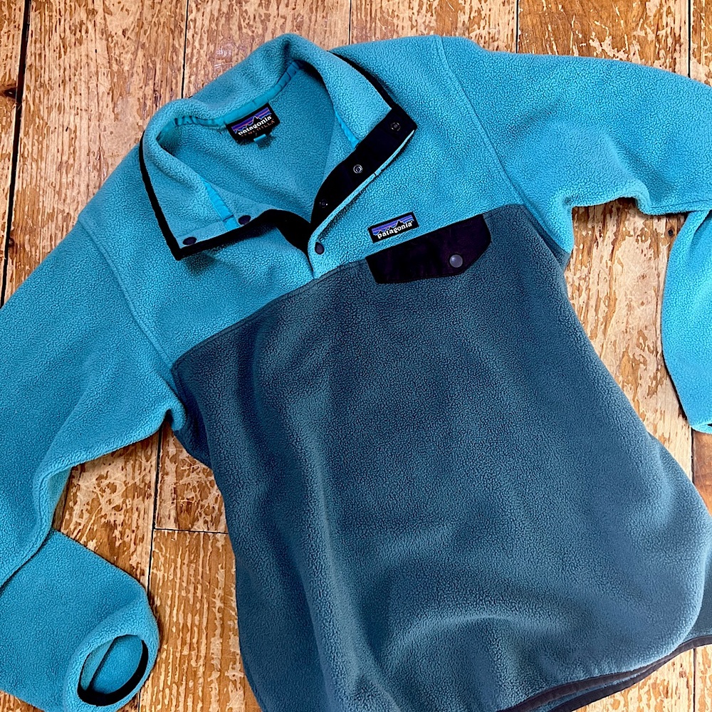 TURQUOISE BI-COLORED PATAGONIA QUARTER BUTTON